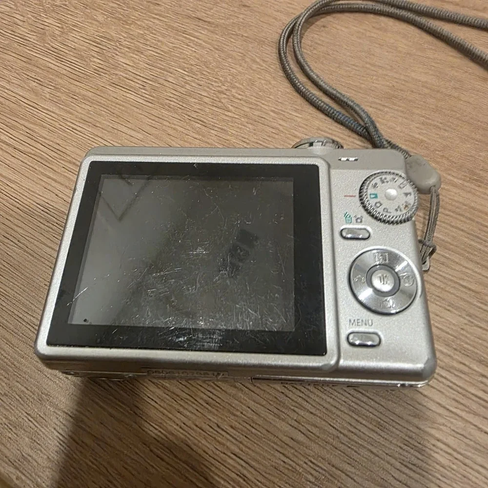 Sanyo Digital Camera 8.1 M, 3x Zoom VPC-E870 Untested For Parts/Repair